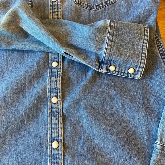 EUC Vintage American Eagle Women’s Chambray Button-Down Shirt - Picture 7 of 7